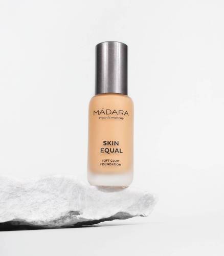 Fond de ten soft glow SPF15, Skin equal 40 sand, 30ml - Madara