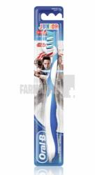 Oral B periuta dinti junior Star Wars 6+ ani