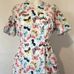 Bluza medicala kimono alba cu imprimeu, Model Fluturi - S