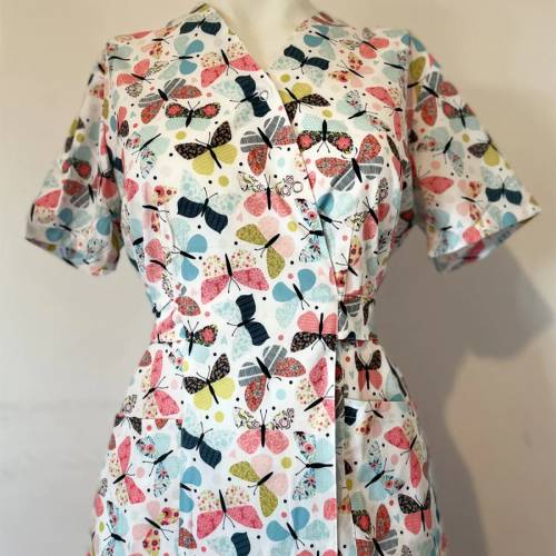 Bluza medicala kimono alba cu imprimeu, Model Fluturi - XL